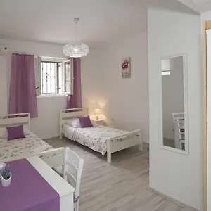 Summer Bay Gostinjska kuća